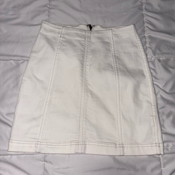 Free People Femme White Denim Mini Skirt Size 2 - Picture 4 of 9